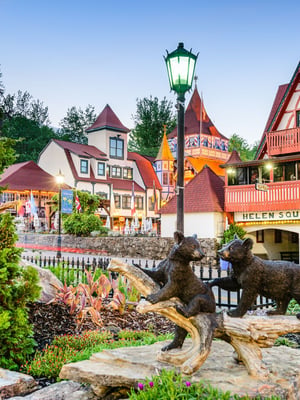 Close to Helen & Walkable Options